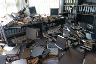 Büroauflösung Ordner Wirrwarr