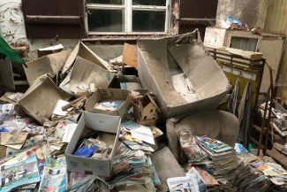 Messie-Haus Räumung Vorgarten