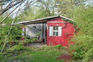 Gartenlaube in einem Kleingarten